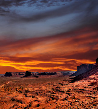 Sunset Skies Monument Valley © Paul Moore