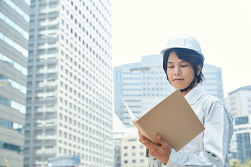 作業着の男性
