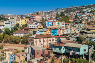 Fototapeta na wymiar Colorful houses on hills of Valparaiso, Chile