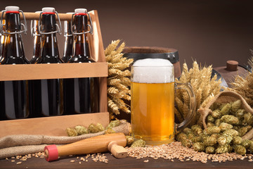 Bierträger mit Bierglas