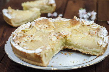 Tart with pear and almond cream