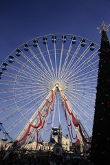 grande roue et sapin de noël