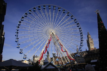 grande roue sur la Grand place