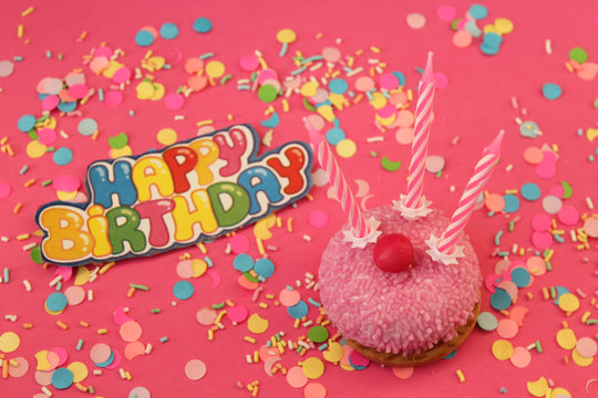 Cupcake on confetti background - happy birthday card