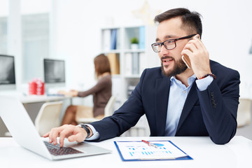 Naklejka premium Businessman at work