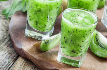 Kiwi smoothies, selective focus