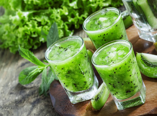 Kiwi smoothies, selective focus