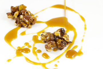 karamell mit haselnüssen