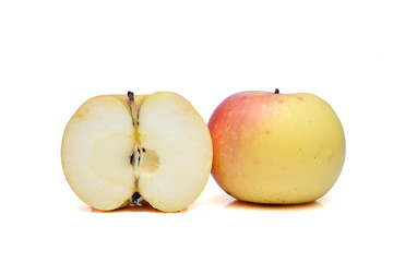 Mele Campanina su sfondo bianco