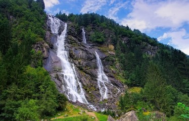 Nardis Wasserfall - Nardis Waterfall 01