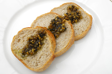 ライ麦パン　きざみオリーブの実
