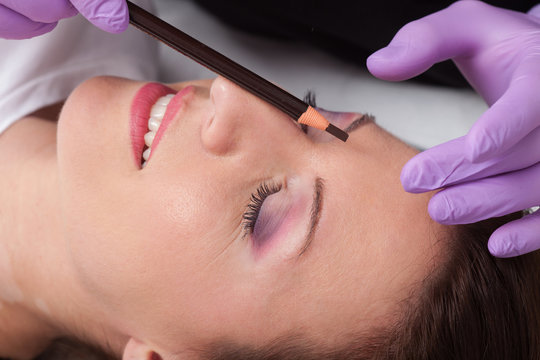 Cosmetologists' preparations for permanent eyebrow make up