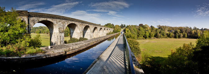 Chirk Aqueduct, views of canal boat and the railway and canal bridges - obrazy, fototapety, plakaty