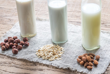 Different types of non-dairy milk