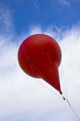Obraz premium Advertising red air ballon isolated on blu sky