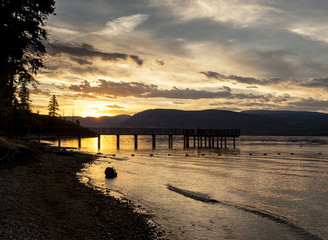 Fototapeta premium Sunset on shore of Scenic Mountain Lake