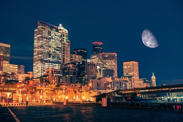 Naklejka premium Seattle Night with Moon