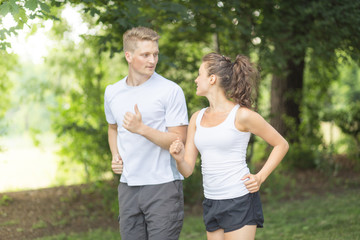 Fototapeta premium Mann und Frau beim Joggen