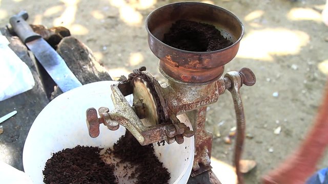 Moliendo cacao,six