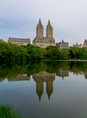 Fototapeta na wymiar New York City Central Park The Eldorado Reflection 
