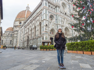 
woman tourist in Florence at Christmas - 98987487