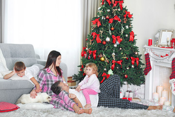 Obraz na płótnie Canvas Christmas family portrait in home holiday living room, at morning