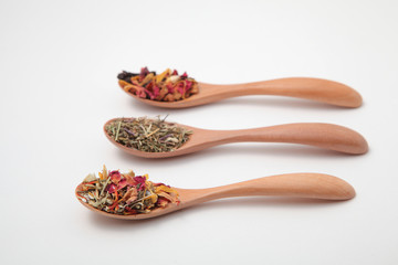 ブレンドハーブティー　茶葉　木のスプーン