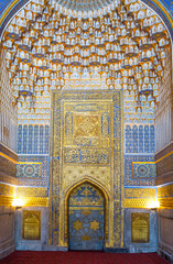 Fototapeta na wymiar Uzbekistan, Samarkand, the wonderful decorations of the Bibi Khanim mosque inside