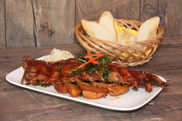 Spare Ribs / Spareribs mit Brot / Mouth Watering Juicy Grilled Meat with Bread