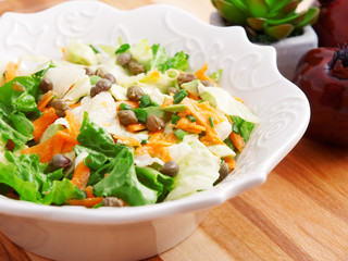 Salad with carrots, arugula and capers