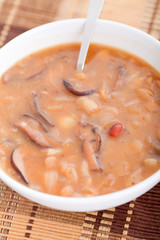Beans with mushrooms