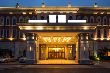 entrance of luxury hotel - 98997233
