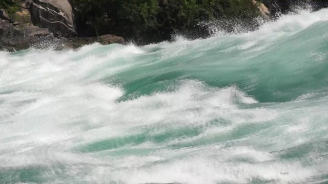 Die Stromschnellen nach den Niagara Falls