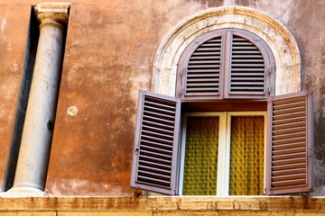 Fototapeta premium Facciata di un antico palazzo a Via Giulia, Roma