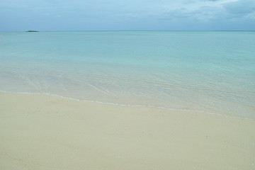 曇り空の海岸