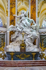 Obraz premium Altar sculpture in Cathedral Our Lady of Chartres, France