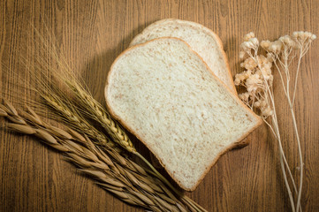 Fototapeta na wymiar sliced grain bread on wood texture background