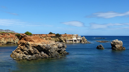 Fototapeta na wymiar Steilküste auf Ibiza