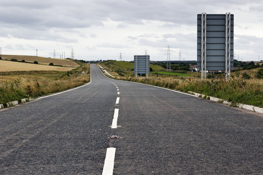 Empty rosd or highway stretching into the distance