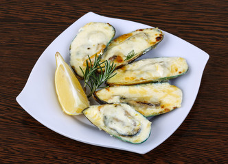 Mussels backed in cream sauce