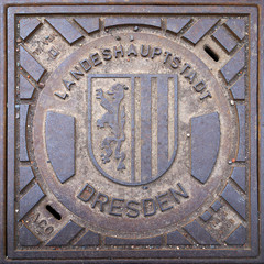 Fototapeta na wymiar manhole cover in the city of Dresden, Germany