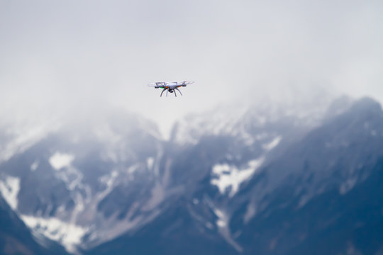 Drohne im Gebirge