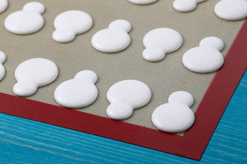 macarons on a silicone mat
