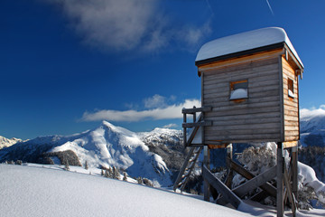 Fototapeta premium Ein Hochsitz in Zauchensee im Winter