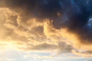 Obraz premium colorful dramatic sky with cloud at sunset