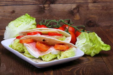 Piadina prosciutto e insalata