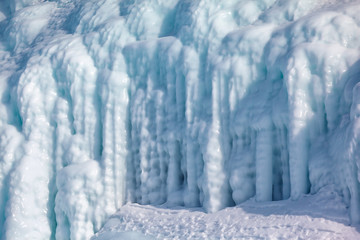 Fototapeta na wymiar Icicles on the ice wall