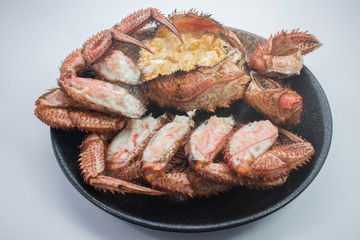皿盛りされた焼き毛蟹