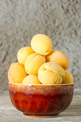 Ripe apricots in a ceramic plate