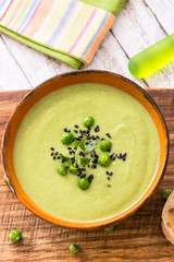 Cream soup with green peas and green beans